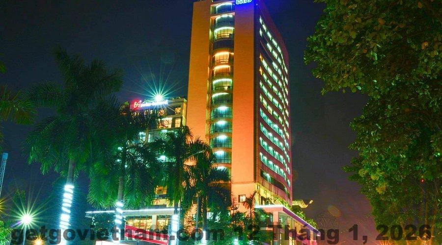 Nhân viên khách sạn Sapaly Lào Cai với thái độ phục vụ tận tình, chu đáo