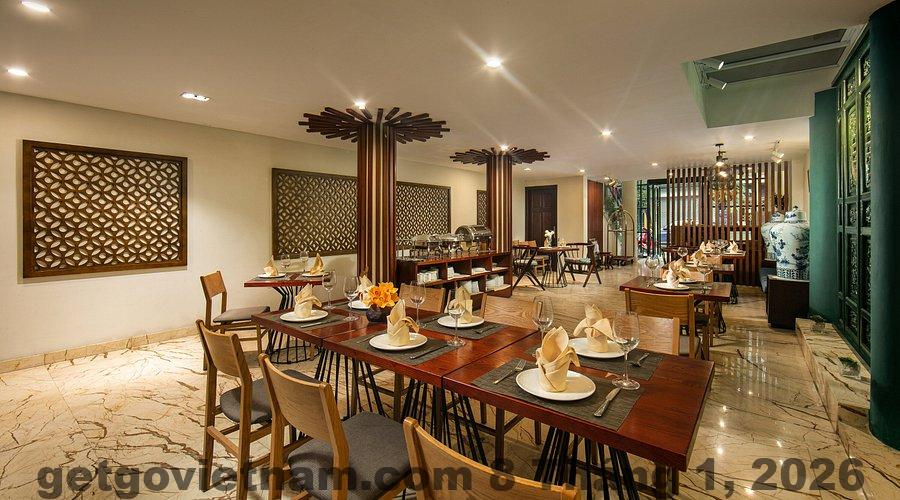 Quầy lễ tân Midori Boutique với phong cách phục vụ lịch sự và nhẹ nhàng