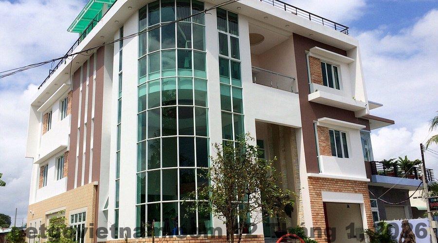 Khu vực xung quanh DOMINIC HOTEL Bắc Ninh khá yên tĩnh, dễ di chuyển