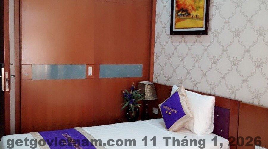 Nhân viên Khách Sạn Lavender thân thiện, nhiệt tình nhưng dịch vụ hơi chậm vào giờ cao điểm