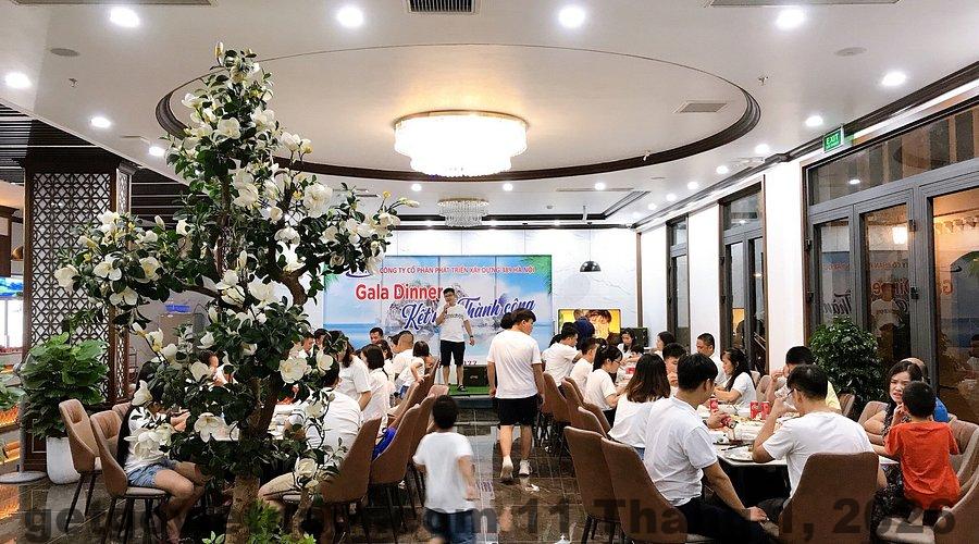 Phòng nghỉ Khách Sạn Sun Hạ Long với nội thất cơ bản, giường đôi và không gian vừa đủ cho kỳ nghỉ ngắn ngày