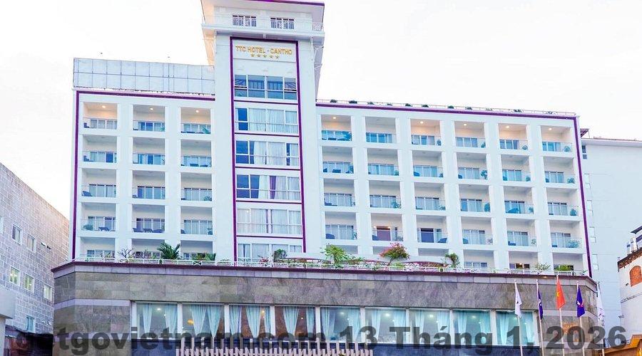 Nhân viên khách sạn 555 - nhân viên thân thiện nhưng cần cải thiện tốc độ phục vụ