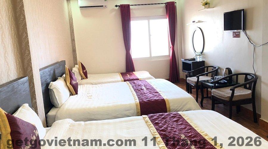 Nhân viên lễ tân khách sạn Phương Nam