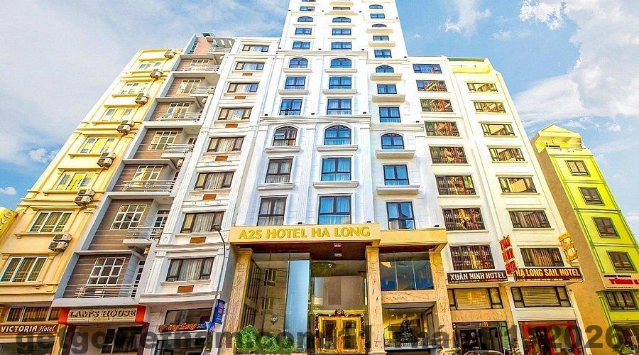 Không gian ăn uống đơn giản tại PADDY HOTEL Hạ Long