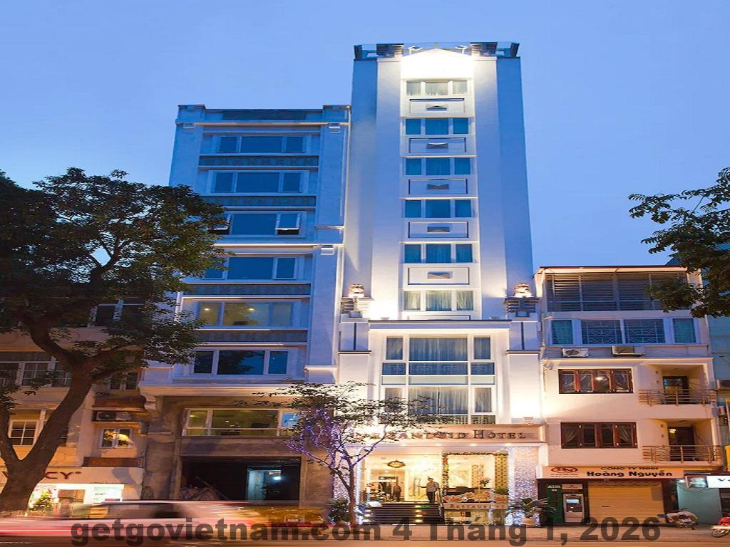 Mặt tiền khách sạn A25 Phan Đình Phùng