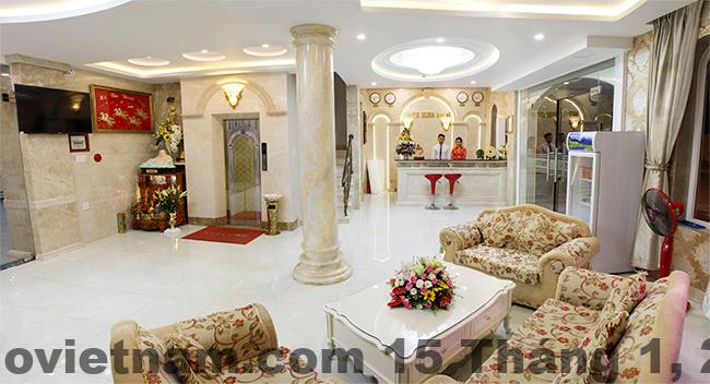 Khu vực lễ tân Minh Huyền Hotel với phong cách phục vụ thân thiện