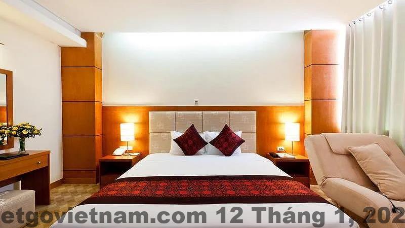 Hồ bơi tại khách sạn.