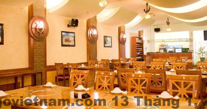 Bàn ăn sáng tại khách sạn Phù Đổng, với các món ăn sáng đa dạng.