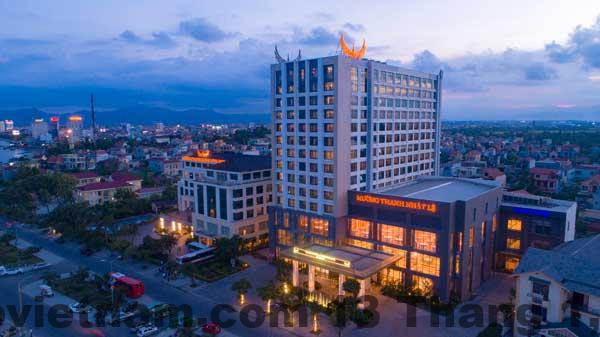 Hồ bơi tại khách sạn An Bình, mang đến không gian thư giãn thoải mái.