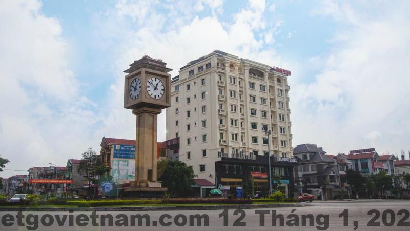 Khu vực ăn uống đơn giản tại khách sạn Anh Hoang Phuc
