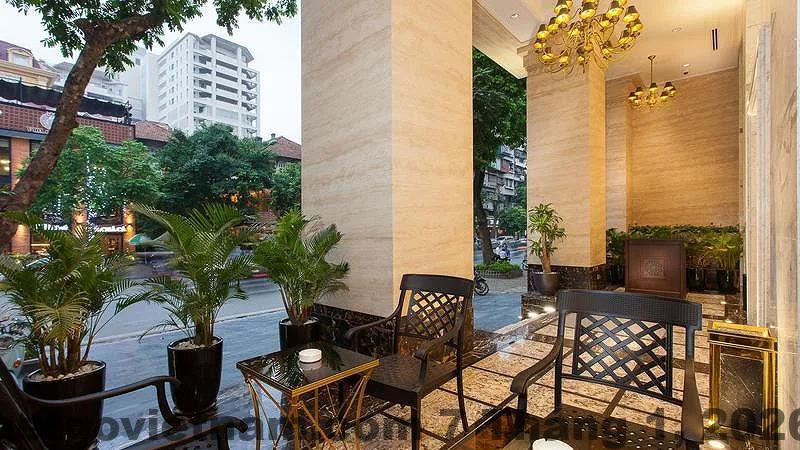 Không gian nhà hàng và bữa sáng buffet tại The Lapis Hotel Hà Nội