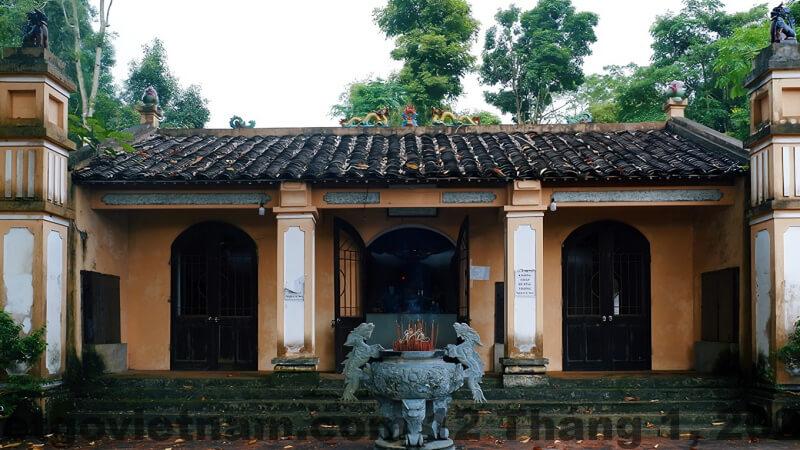 Khu vực trung tâm Cao Bằng gần Hòa An Hotel với nhiều hàng quán địa phương