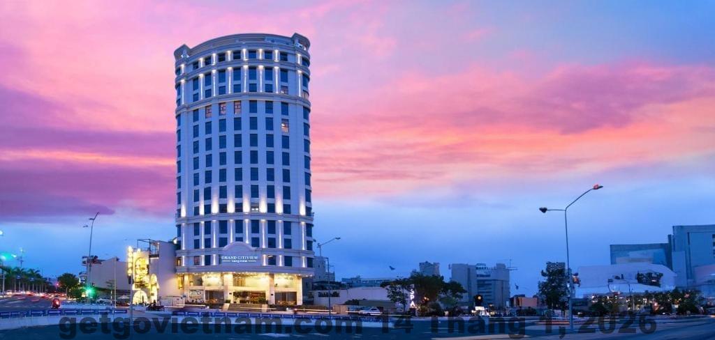 Hồ bơi tại khách sạn NewLife Hotel DaNang