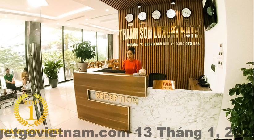 Không gian ăn sáng tại khách sạn thoải mái, với các món ăn nhẹ và phong phú.