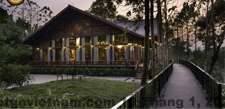 Nhân viên khách sạn