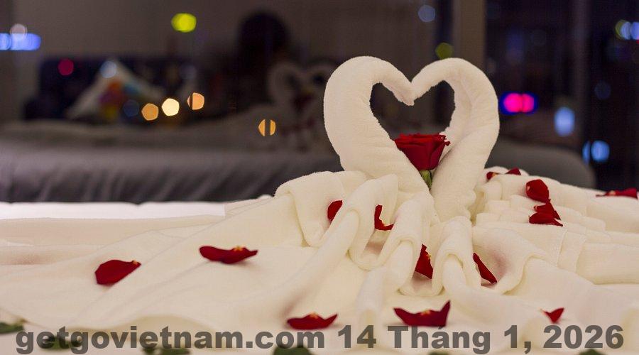 Hồ bơi tại khách sạn King House Villa, không gian nhỏ và đôi khi đông đúc, nhưng vẫn là nơi thư giãn tốt.