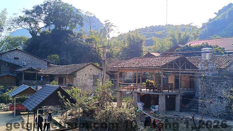 Bữa cơm truyền thống người Tày tại Homestay A Sỹ