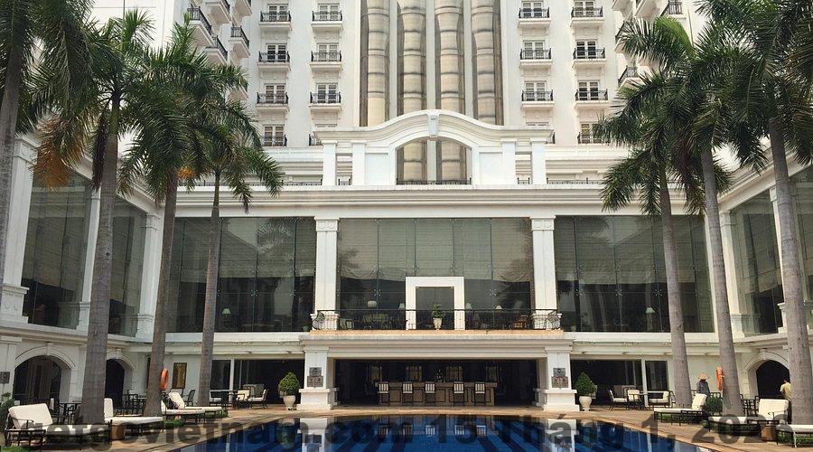 Vị trí Lake Hotel Sóc Sơn ven hồ Thống Nhất, không gian yên bình và nhiều cây xanh