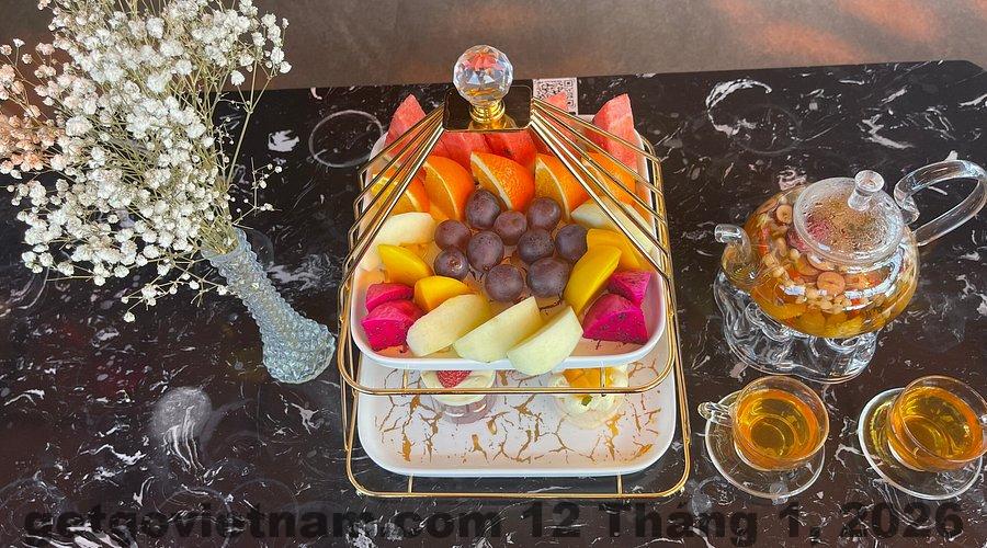 La Maison Boutique Hotel Cao Bằng Review 2026 – Có đáng ở trung tâm? 6 Khu vực ăn sáng và quầy bar trên tầng thượng của La Maison Boutique Hotel