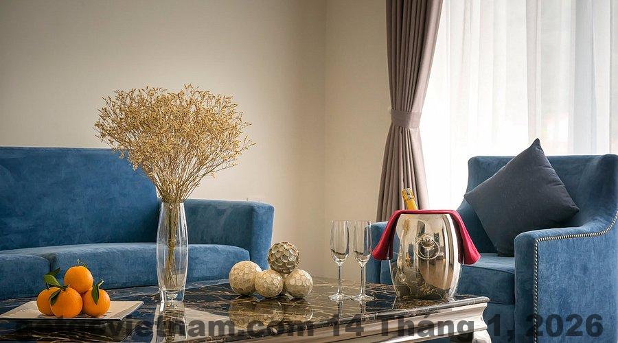 Phòng nghỉ tiêu chuẩn tại Khách Sạn La Paz Quốc Oai với nội thất cơ bản, diện tích rộng