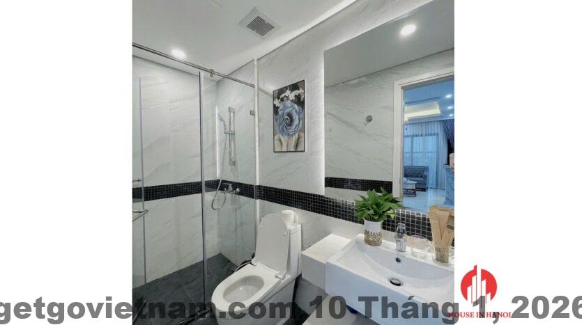 Không gian phòng khách và ban công căn hộ Apartment West Lake View với thiết kế hiện đại