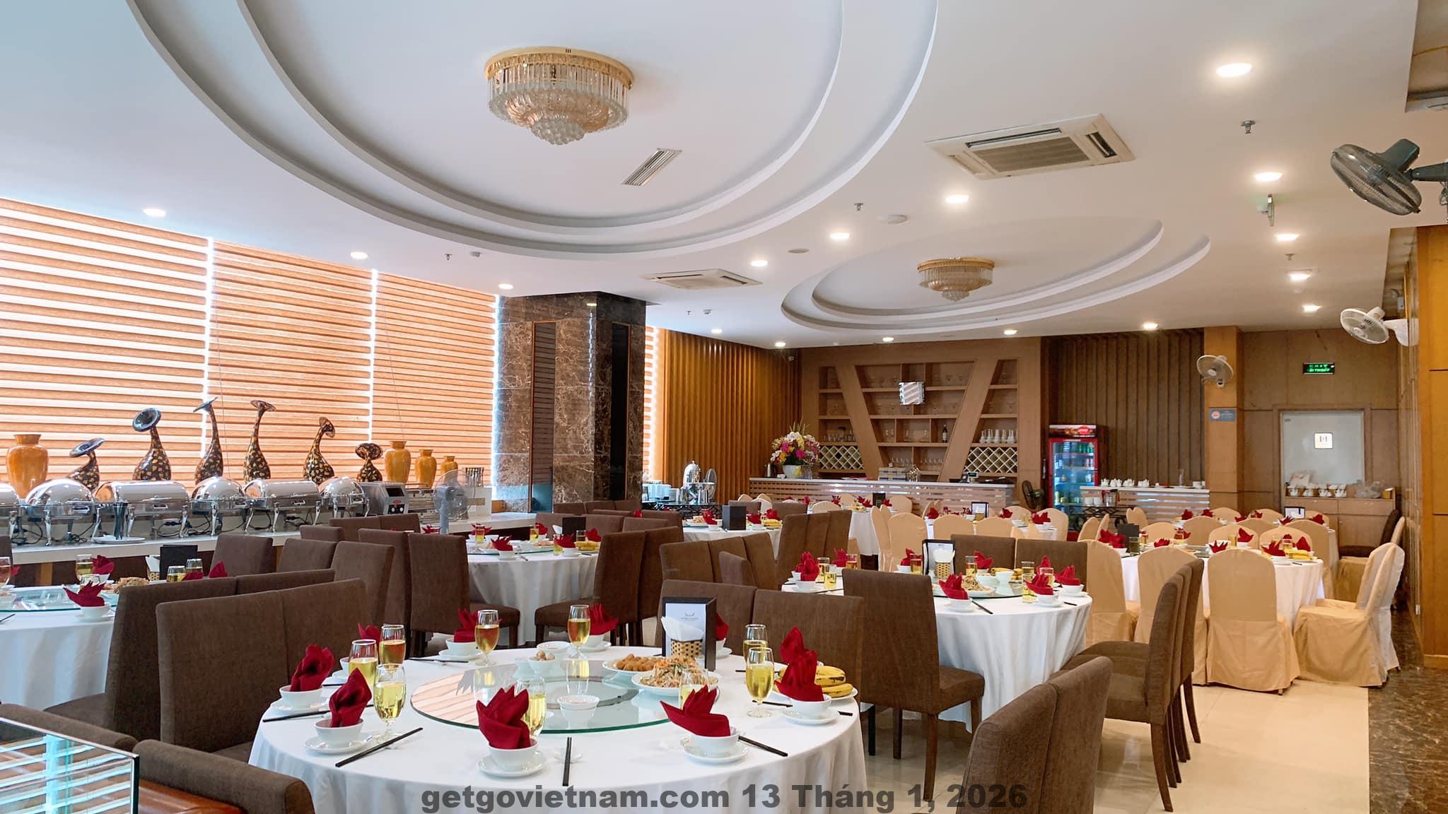 Một bữa sáng phong phú với nhiều lựa chọn, từ món Á đến món Âu.