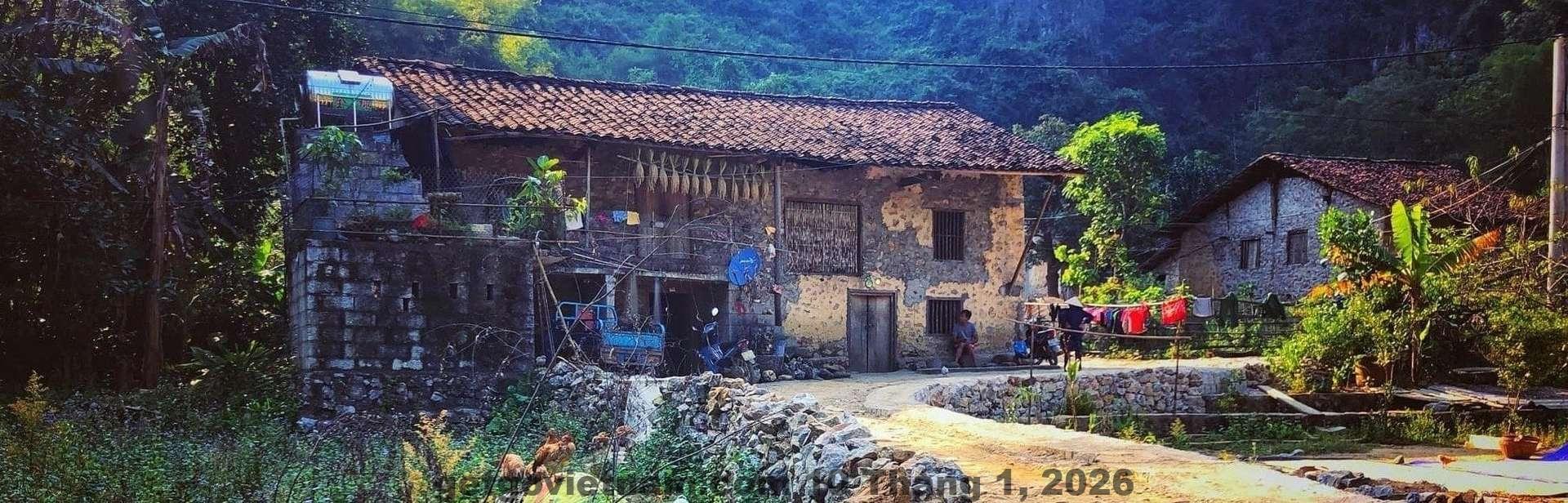 Toàn cảnh làng đá Khuổi Ky nhìn từ trên cao – nơi Homestay A Sỹ tọa lạc