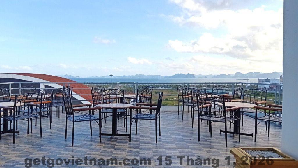 Khu vực buffet sáng tại Lantana Hạ Long Hotel