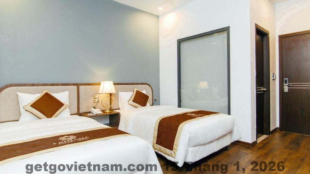 Phòng ngủ tiêu chuẩn tại Lantana Hạ Long Hotel thiết kế đơn giản