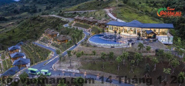 Không gian du lịch Tú Lệ Yên Bái nhìn từ trên cao với núi rừng và ruộng bậc thang