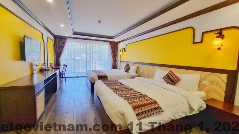 Khu vực lễ tân Le Boutique Sapa Hotel với nhân viên thân thiện
