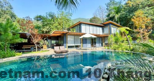 Khu bếp và bàn ăn chung phục vụ sinh hoạt nhóm