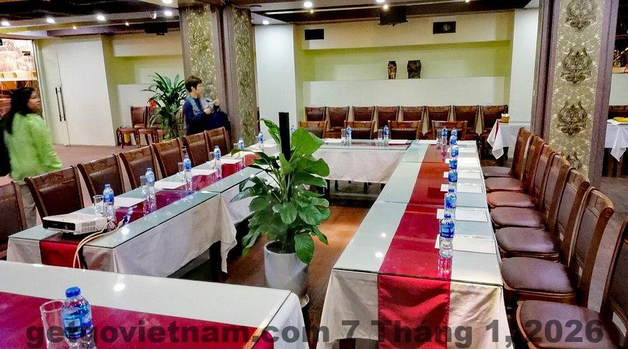 Phòng hạng cao tại Lenid Hotel Thợ Nhuộm có diện tích rộng hơn nhưng vẫn thiên về công năng