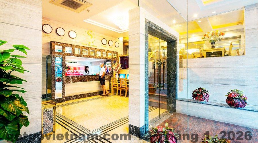 Sảnh lễ tân Sky Hotel Uông Bí với không gian đơn giản, gọn gàng và đủ công năng