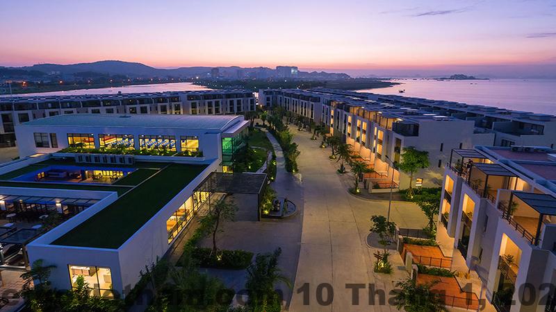 Bữa sáng buffet tại Royal Lotus Villa.