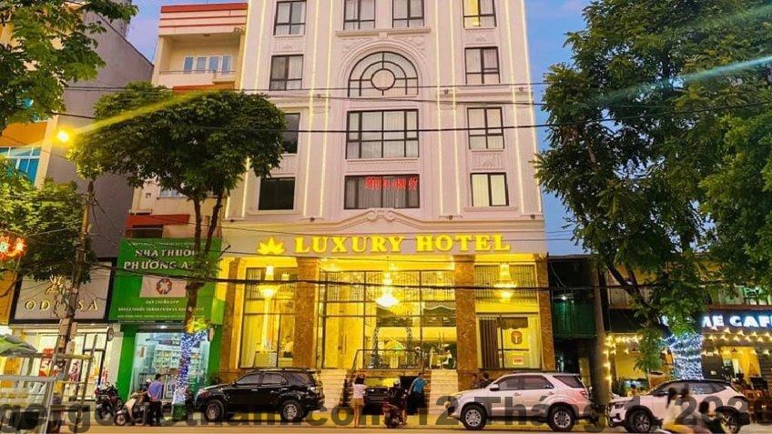 So sánh phân khúc giá Minh Anh Hotel với các khách sạn 3 sao khác tại Cao Bằng