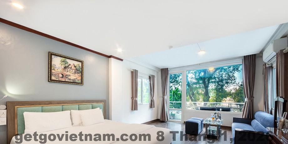 Phòng cao cấp A25 Hotel 53 Tuệ Tĩnh rộng và sáng hơn