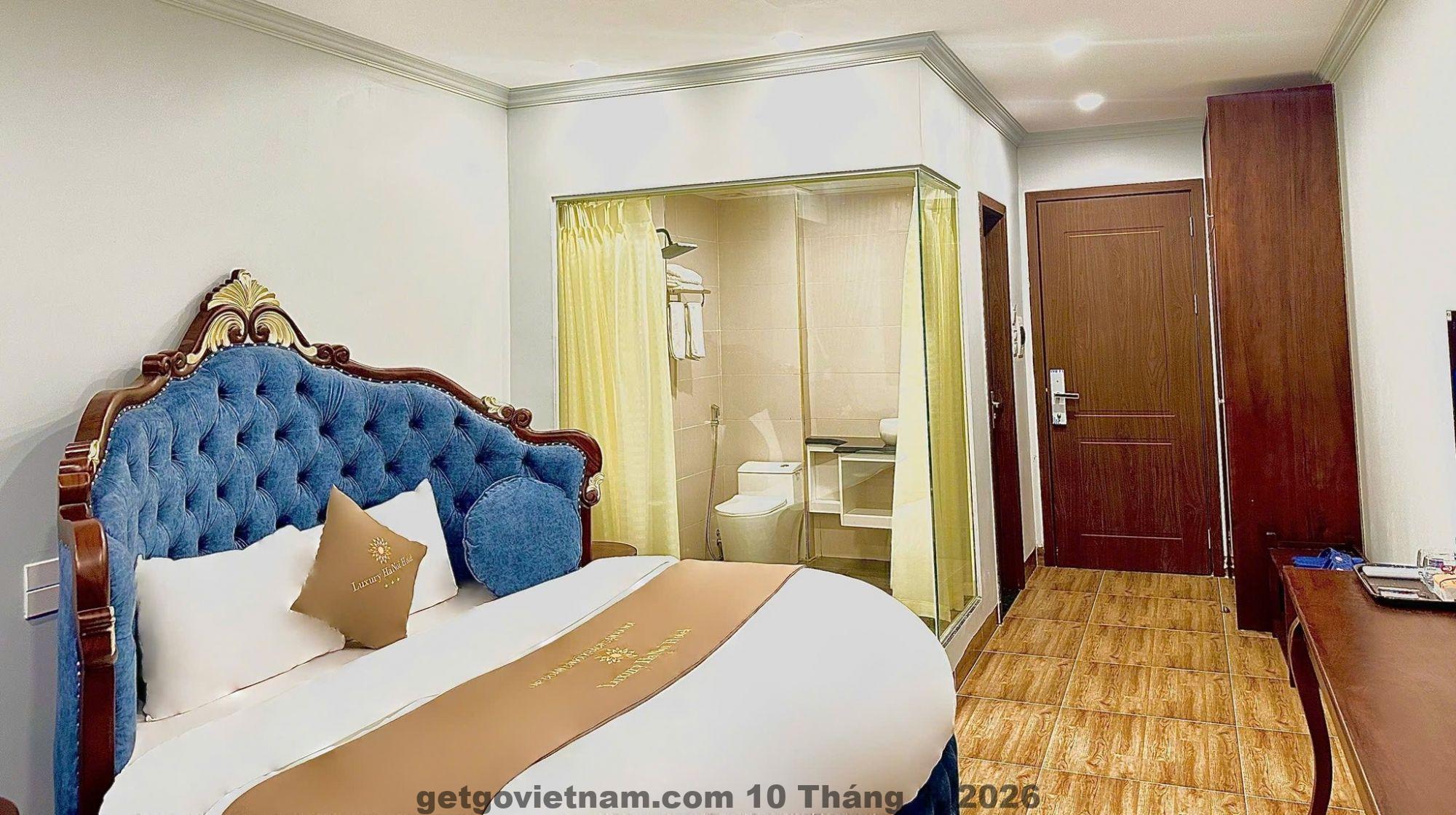 Đánh giá khách sạn LUXURY HANOI HOTEL 2026: Có đáng ở Bắc Từ Liêm? 6 Nhân viên lễ tân khách sạn LUXURY HANOI HOTEL thân thiện và hỗ trợ khách