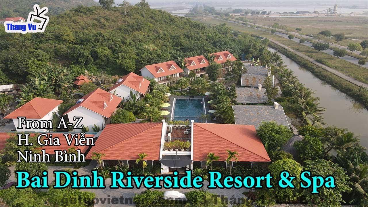 Nhân viên khách sạn phục vụ chu đáo, sẵn sàng hỗ trợ khách khi có yêu cầu.