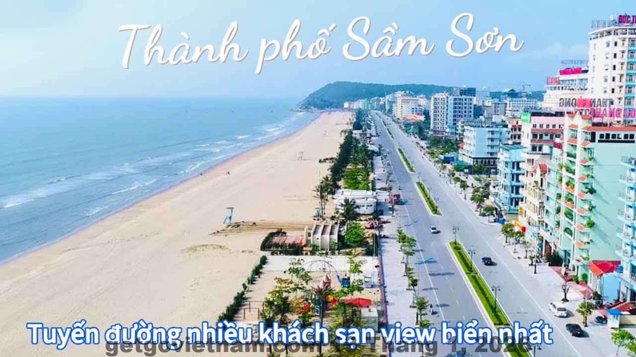 Vị trí khách sạn Long Thành Sầm Sơn - Khung cảnh bên ngoài khách sạn với cảnh biển và không gian xanh mát