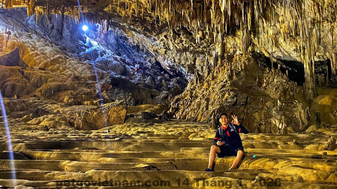 Khuôn viên Pusamcap Hotel Lai Châu nhìn từ xa trong bối cảnh thành phố miền núi