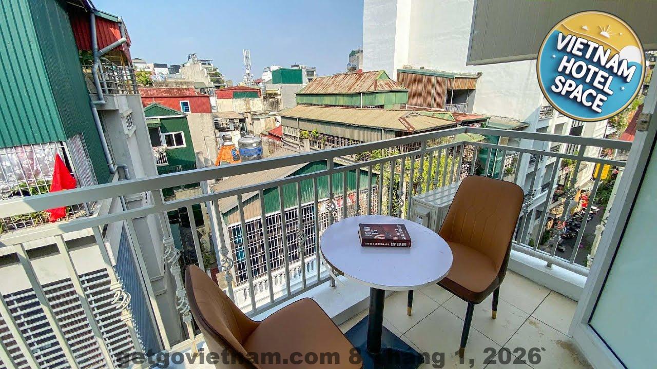 Phòng gym tại khách sạn đủ không gian cho các buổi tập ngắn hạn.