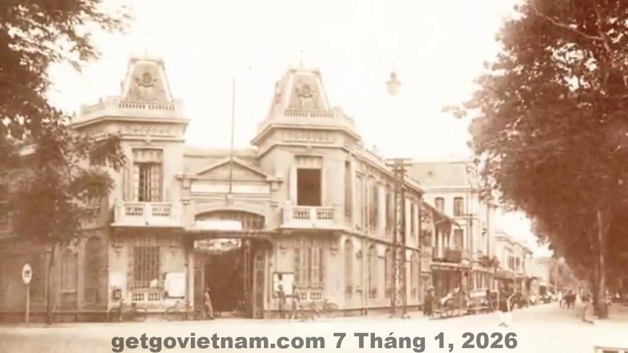 Hồ bơi vô cực trên rooftop Apricot Hotel với tầm nhìn ra Hồ Gươm