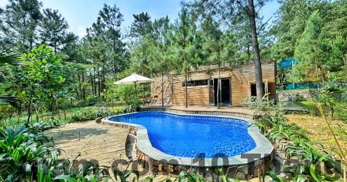 Phòng ngủ tại Happy Home Sóc Sơn với nội thất đơn giản, sạch sẽ, có điều hòa và vệ sinh khép kín