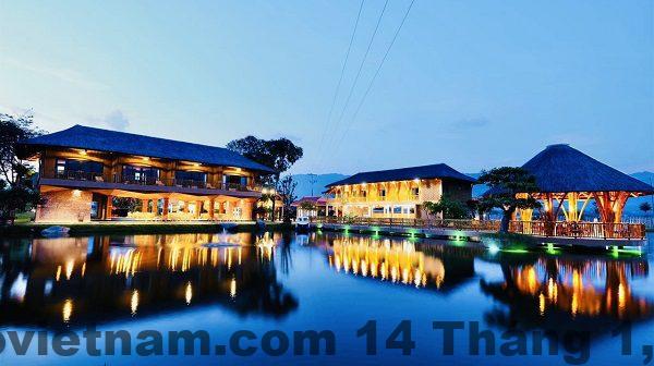 Không gian ăn uống tại Nghĩa Lộ với phong cách đơn giản và món ăn địa phương