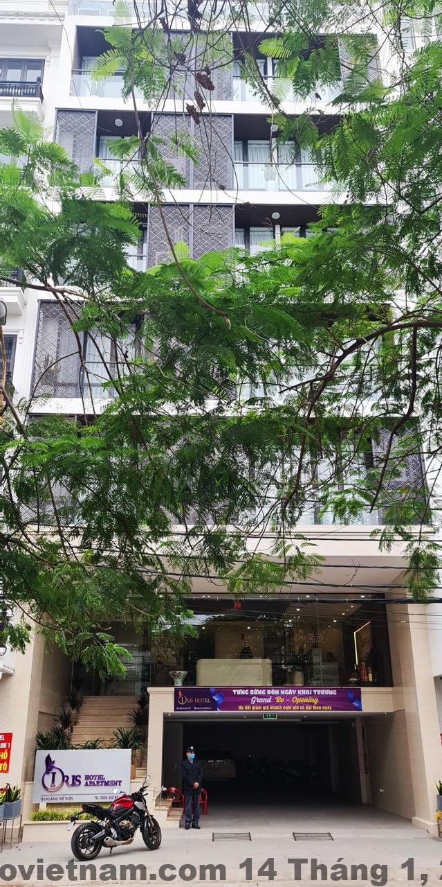 Quầy lễ tân Khách sạn IRIS Hải Phòng với nhân viên thân thiện