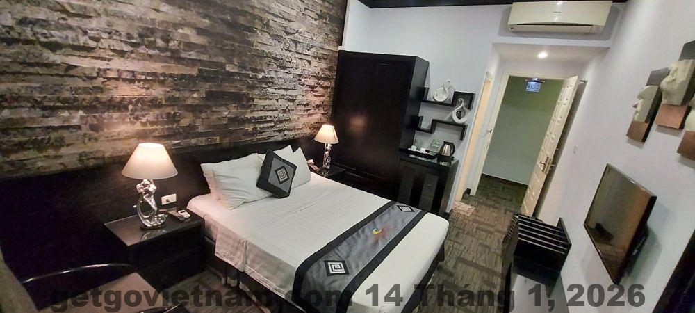 Không gian phòng khách sạn Tường Vi Văn Cao nhìn từ góc rộng