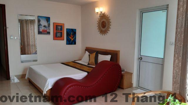 Khu vực ăn uống đơn giản tại Victoria Hotel Mễ Trì