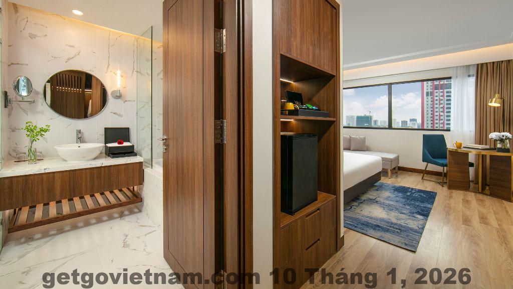 Hồ bơi trong nhà tại Mövenpick Living West Hanoi phù hợp bơi thư giãn