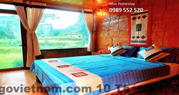 Nhân viên tận tình trong việc phục vụ khách hàng.